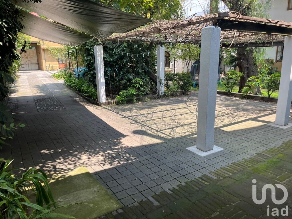 Oportunidad de casa en venta en Mixcoac para desarrollar departamentos