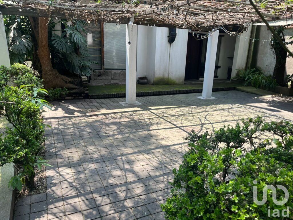 Oportunidad de casa en venta en Mixcoac para desarrollar departamentos