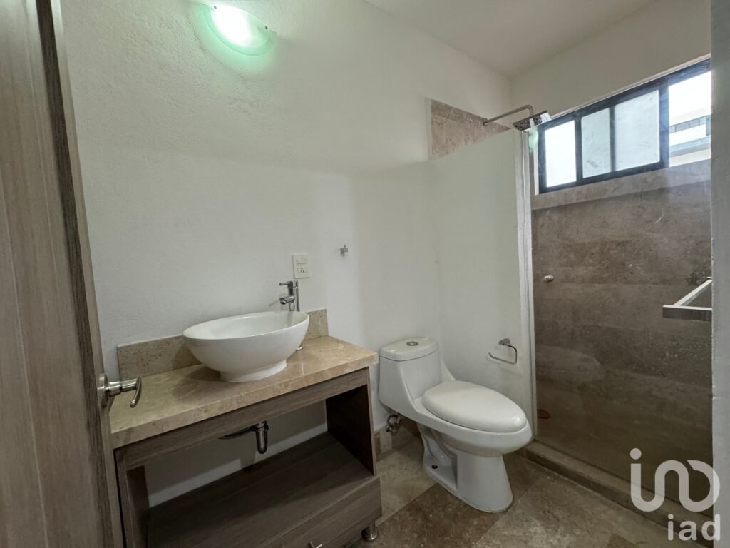 Casa en venta con habitación en planta baja en El Refugio