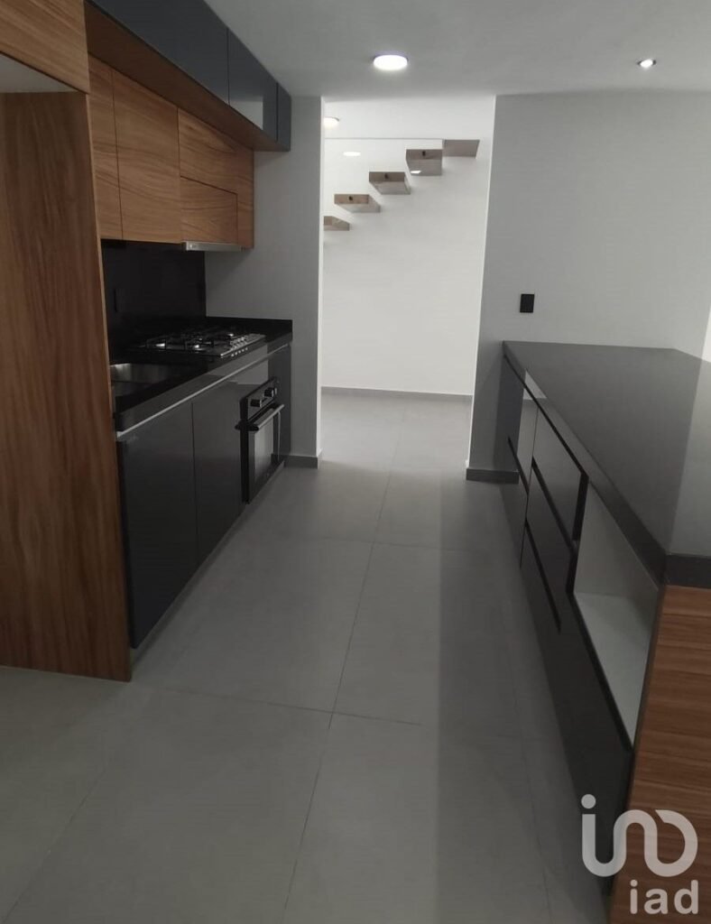 Casa de 3 niveles en zona residencial segura con amenidades Premium, zona TOP de Pachuca, Hidalgo