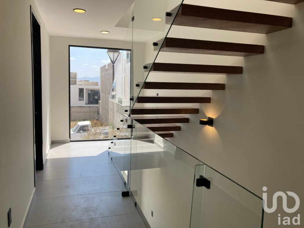 Casa de 3 niveles en zona residencial segura con amenidades Premium, zona TOP de Pachuca, Hidalgo