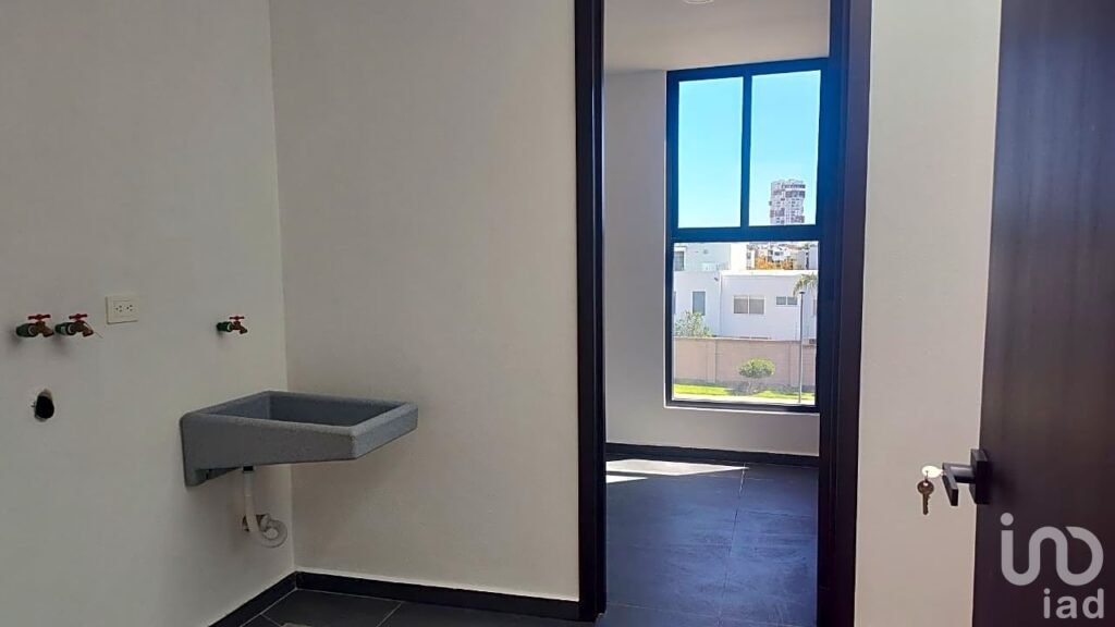 Casa Nueva de Lujo de 3 pisos en Parque Volcanes, Lomas de Angelopolis