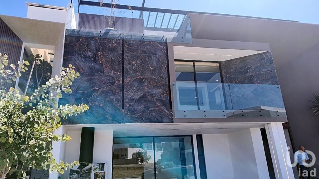 Casa Nueva de Lujo de 3 pisos en Parque Volcanes, Lomas de Angelopolis