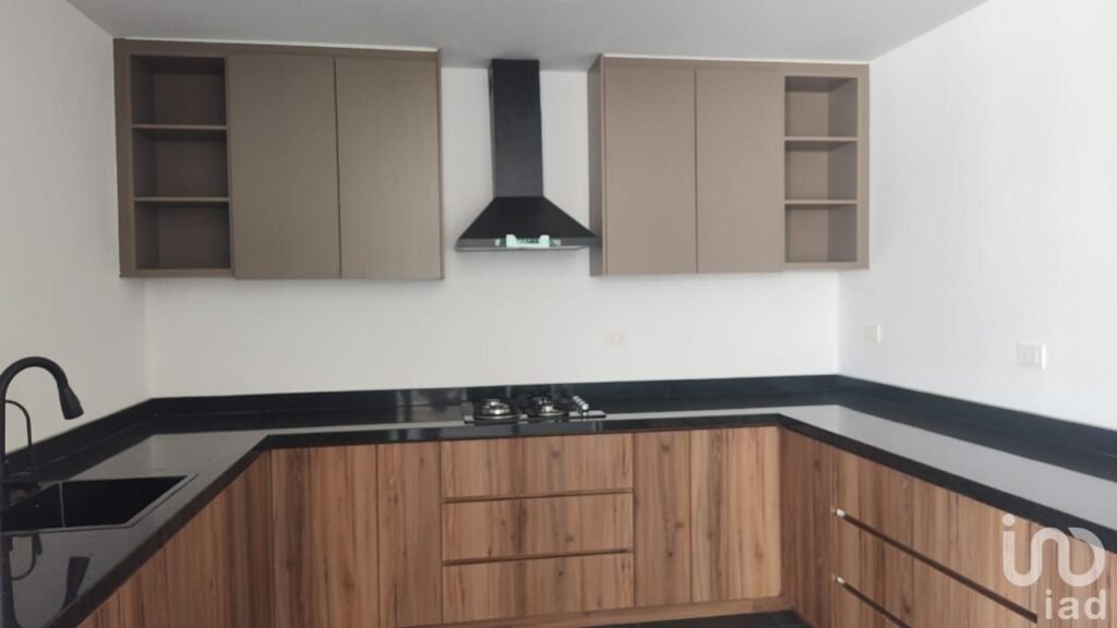 Casa Nueva de Lujo de 3 pisos en Parque Volcanes, Lomas de Angelopolis