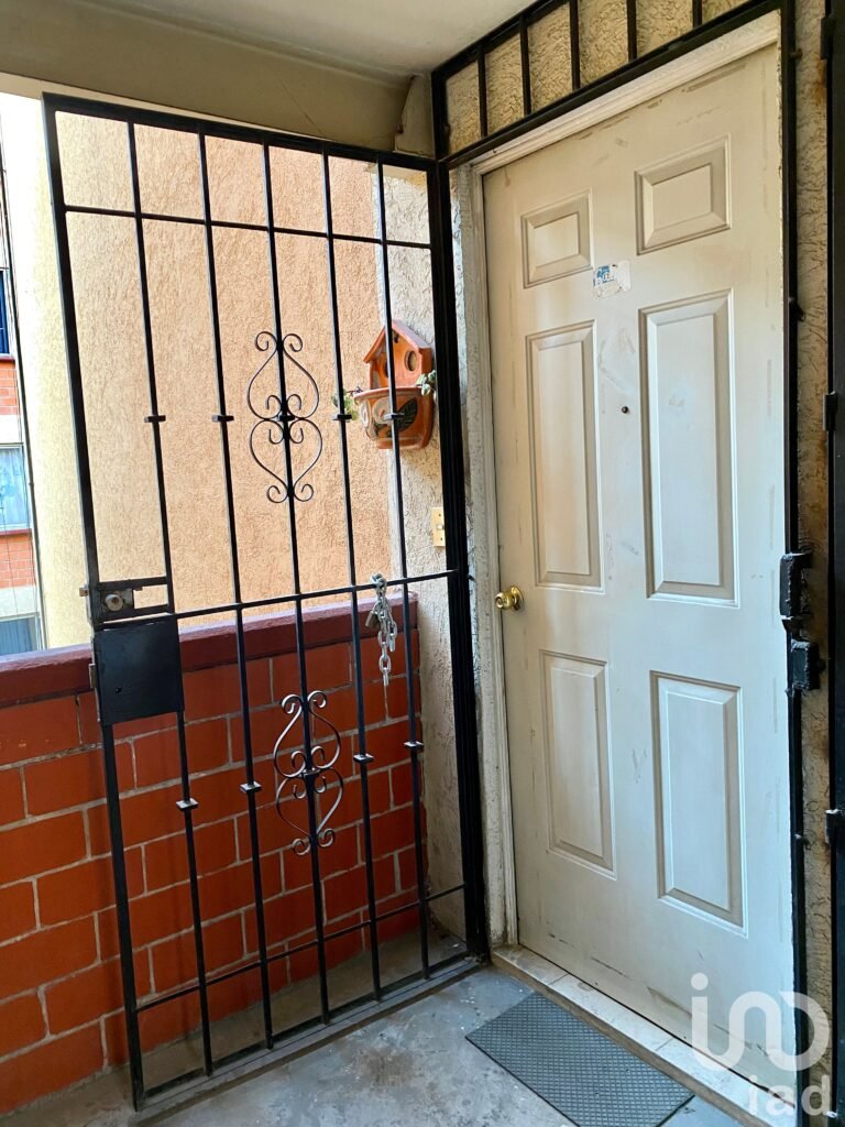 Venta Departamento 2 recámaras a media cuadra de Vía Morelos, lista para habitar!