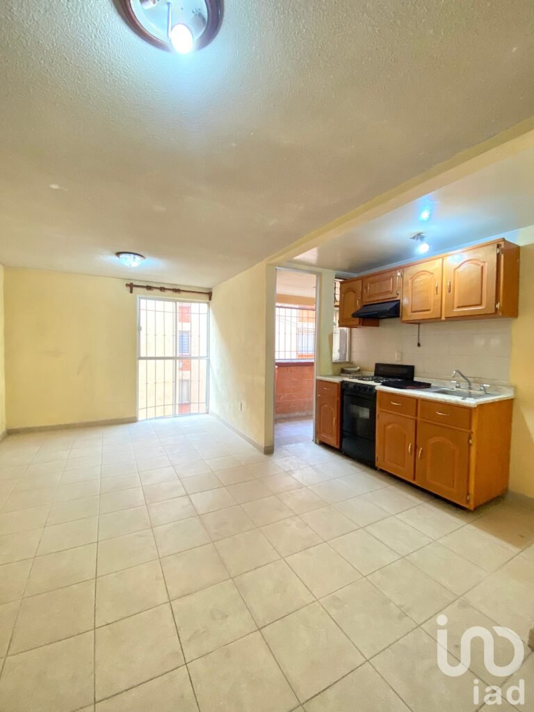 Venta Departamento 2 recámaras a media cuadra de Vía Morelos, lista para habitar!