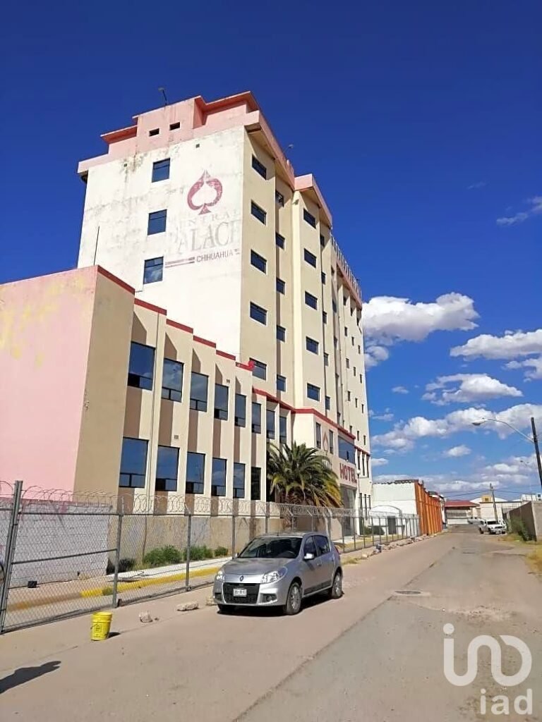 SE VENDE EXCELENTE HOTEL PARA REMODELAR EN CHIHUAHUA