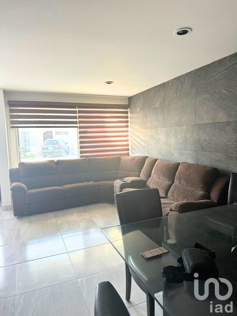 Casa Amueblada en renta, Residencial Rubí Zona Sur Leon, cerca del Eje Metropolitano