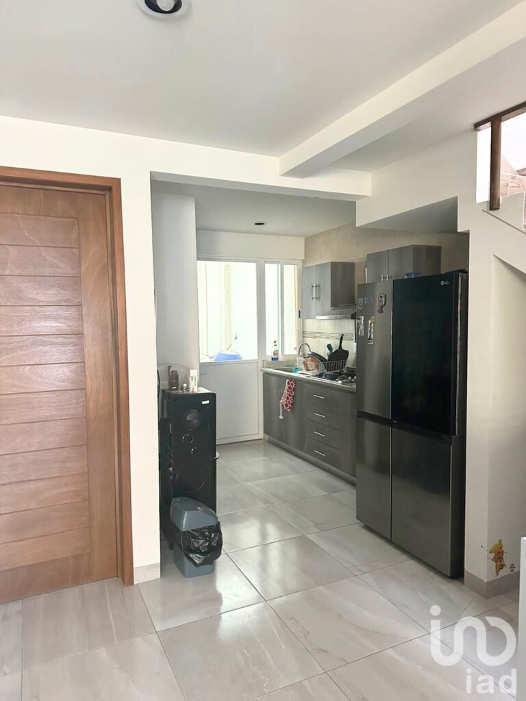 Casa Amueblada en renta, Residencial Rubí Zona Sur Leon, cerca del Eje Metropolitano