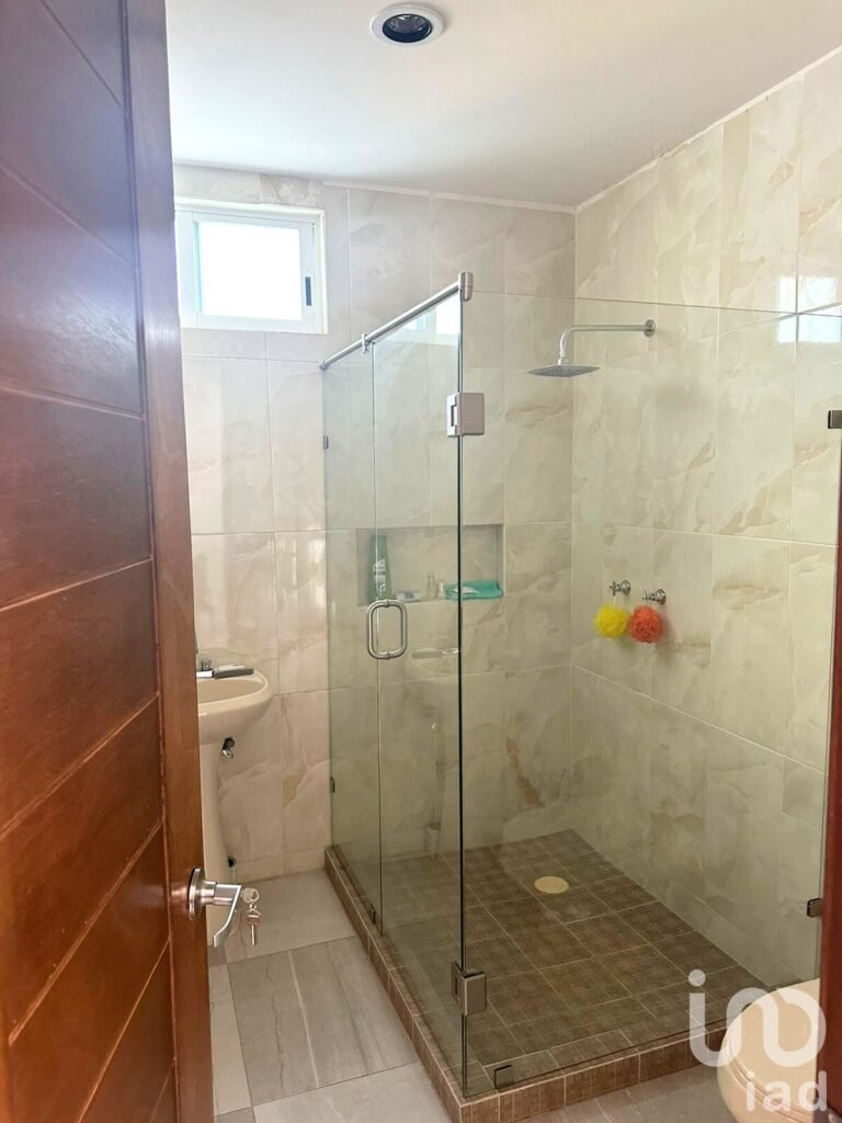 Casa Amueblada en renta, Residencial Rubí Zona Sur Leon, cerca del Eje Metropolitano