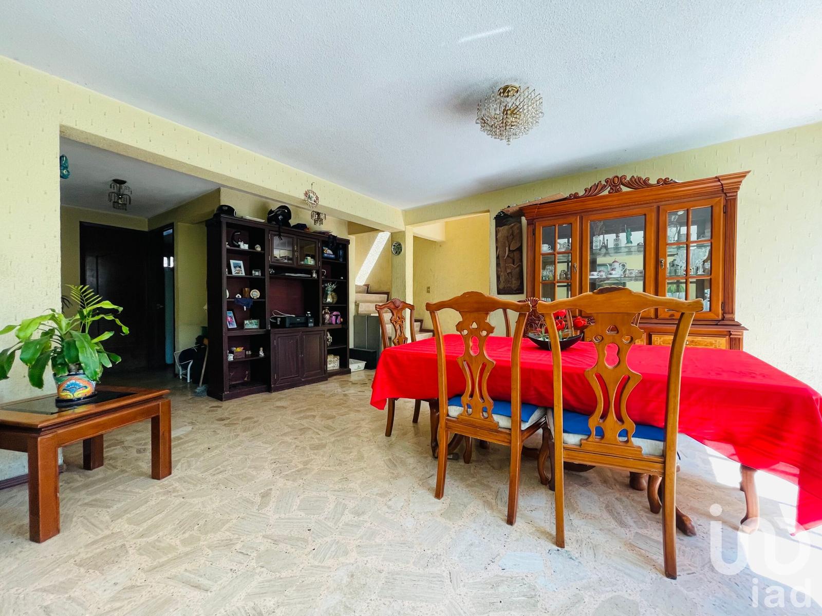 Casa en Venta, a unas cuadras de Av. Aquiles Serdán, excelentes vías de comunicación Casa en Venta, a unas cuadras de Av. Aquiles Serdán, excelentes vías de comunicación