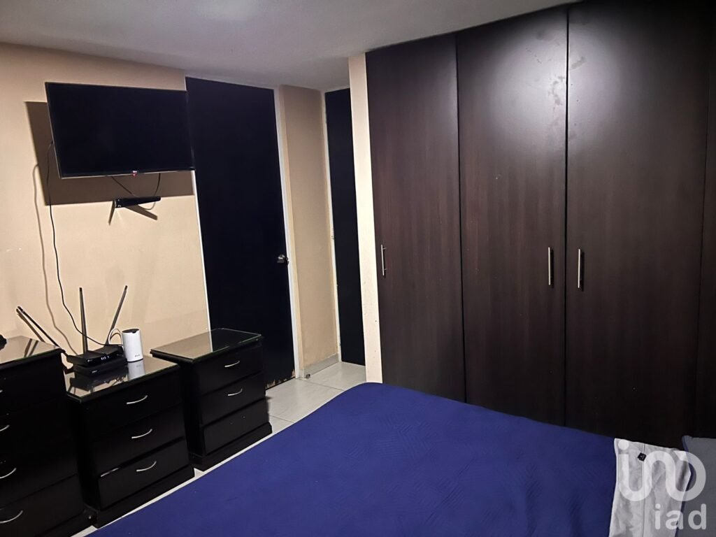 CASA EN RENTA AMUEBLADA O SIN AMUEBLAR EN FRACCIONAMIENTO CON ALBERCA