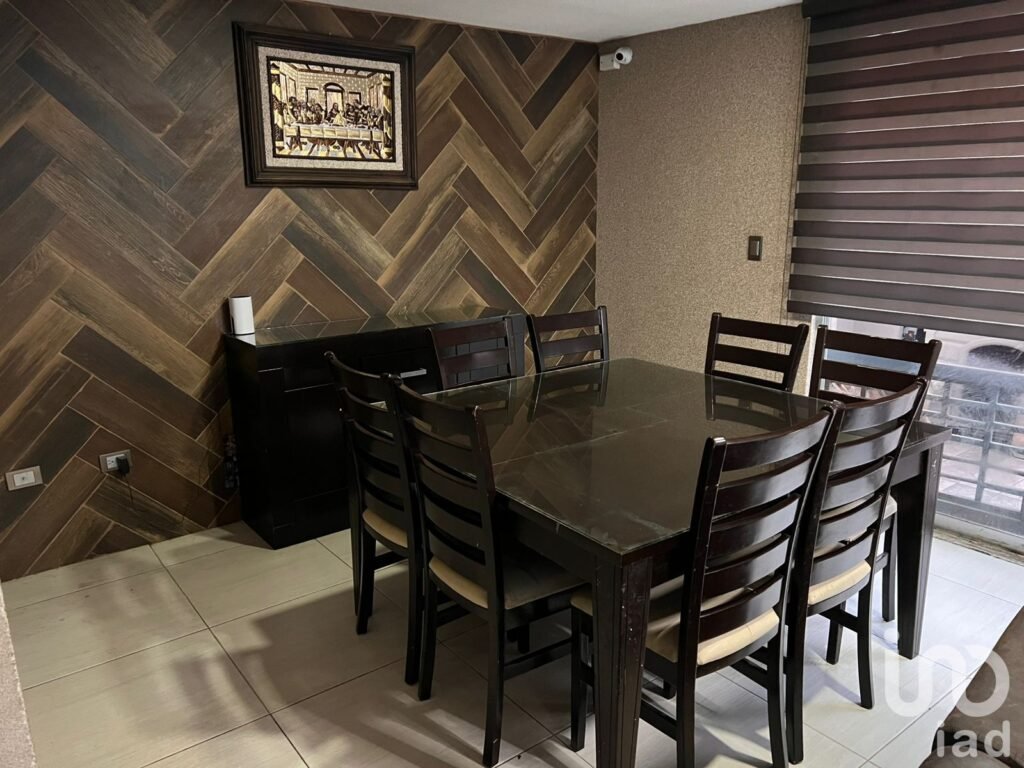 CASA EN RENTA AMUEBLADA O SIN AMUEBLAR EN FRACCIONAMIENTO CON ALBERCA