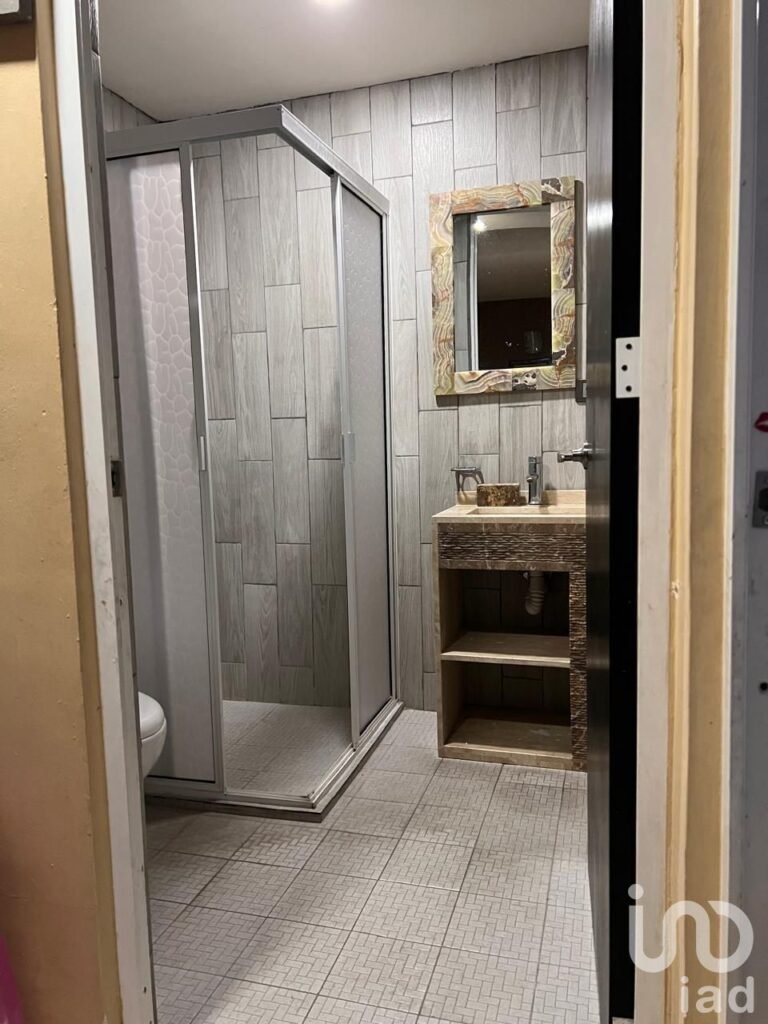 CASA EN RENTA AMUEBLADA O SIN AMUEBLAR EN FRACCIONAMIENTO CON ALBERCA