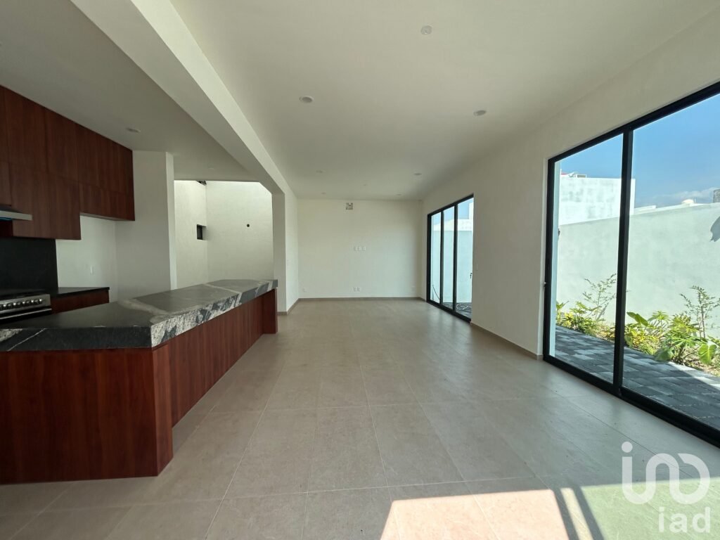 Casa a estrenar en venta en La Herradura con excelente vista a jardín como amenidad