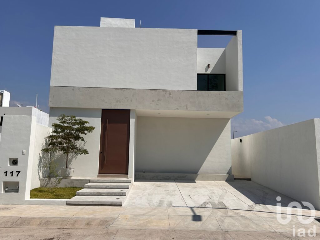 Casa a estrenar en venta en La Herradura con excelente vista a jardín como amenidad