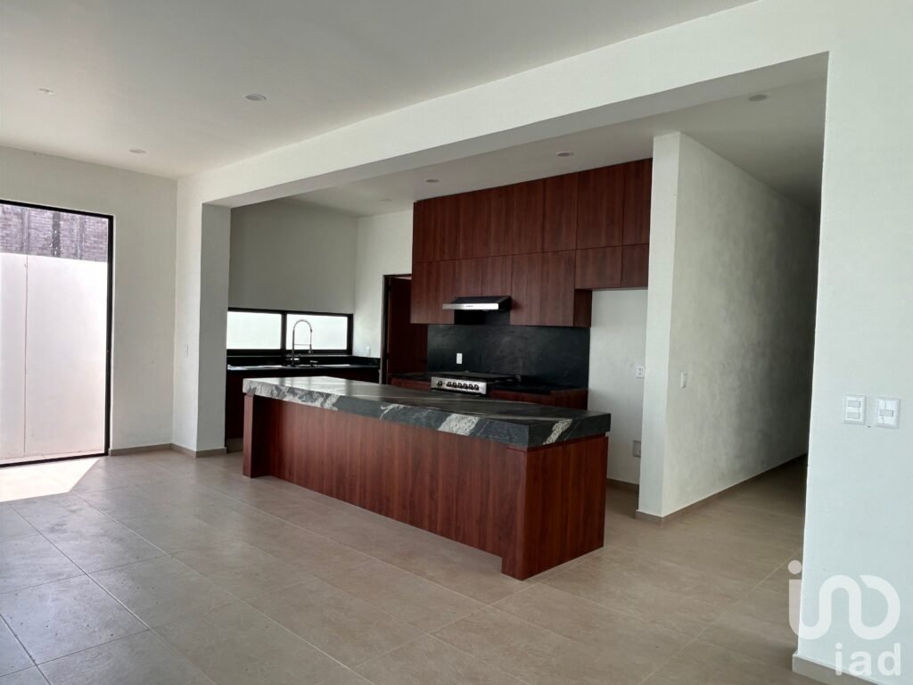 Casa a estrenar en venta en La Herradura con excelente vista a jardín como amenidad