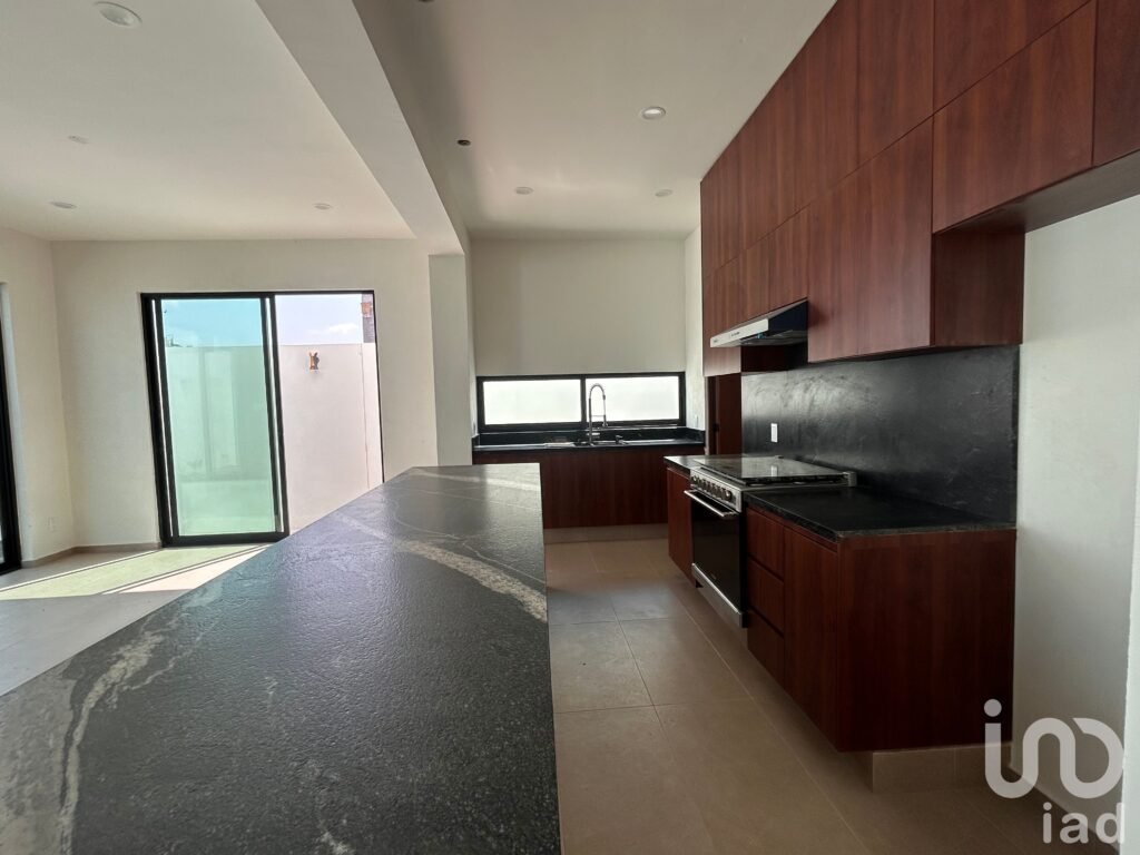 Casa a estrenar en venta en La Herradura con excelente vista a jardín como amenidad