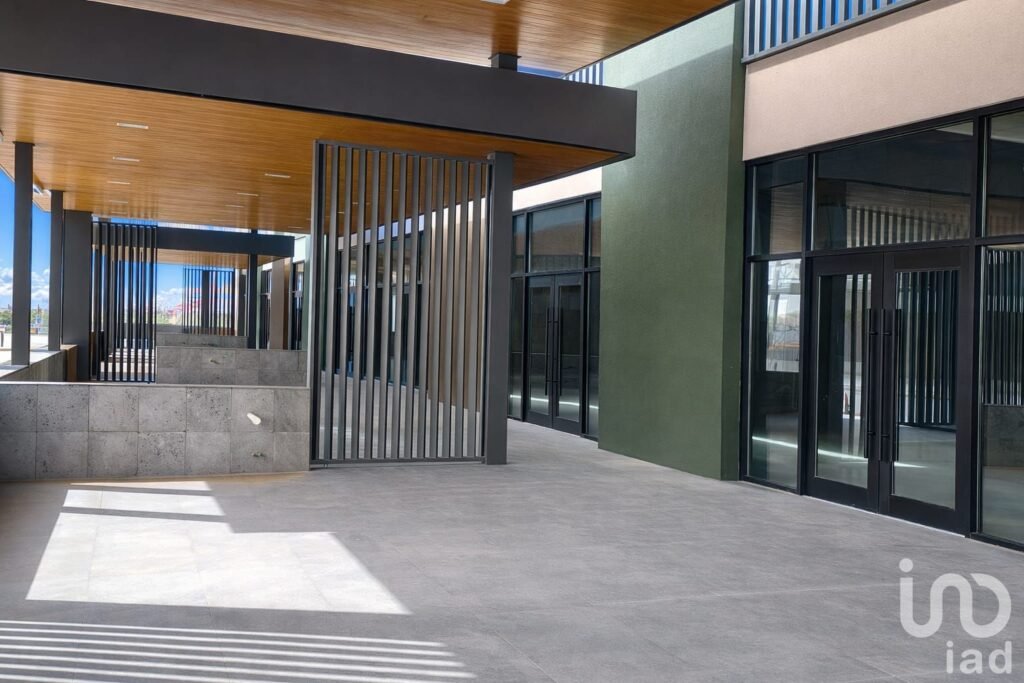 Locales en renta en Plaza Comercial en zona Las Torres