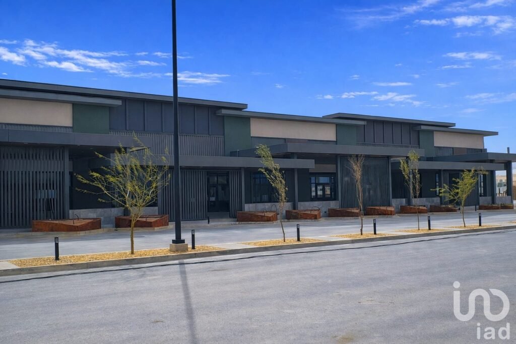 Locales en renta en Plaza Comercial en zona Las Torres