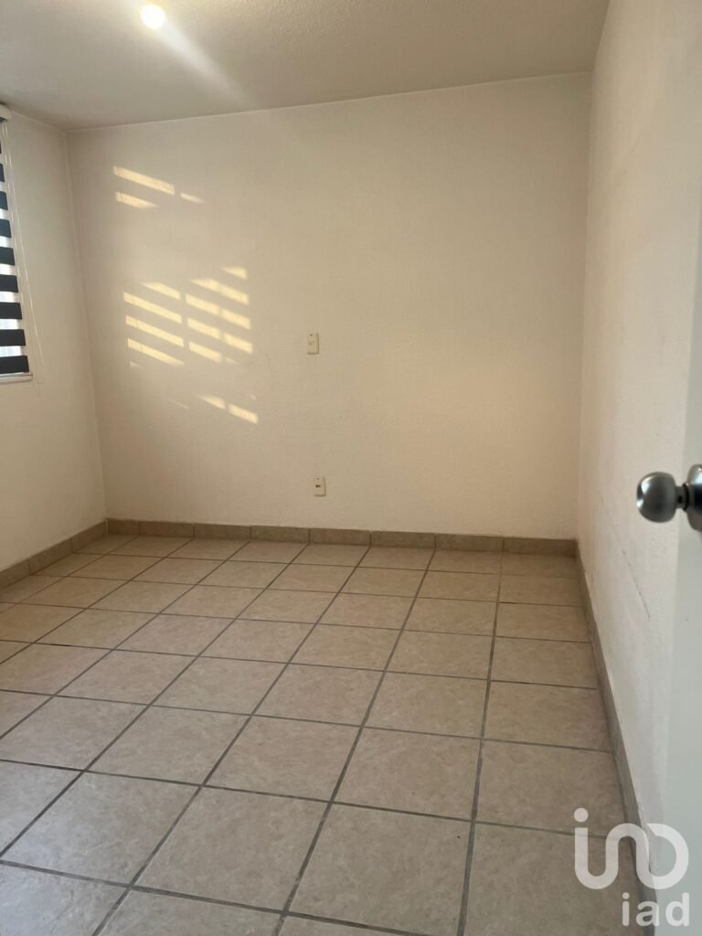 SE VENDE DEPTO EN ALGARÍN A UNA CUADRA DE VIADUCTO