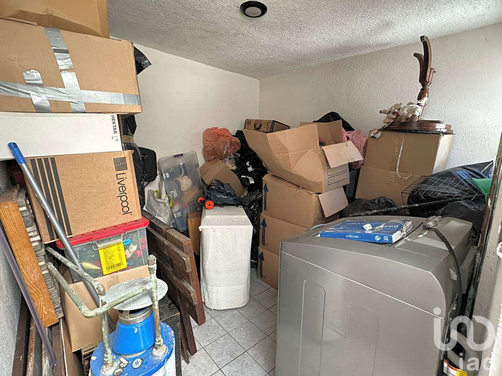 Departamento amplio con balcón y cuarto de servicio en Portales