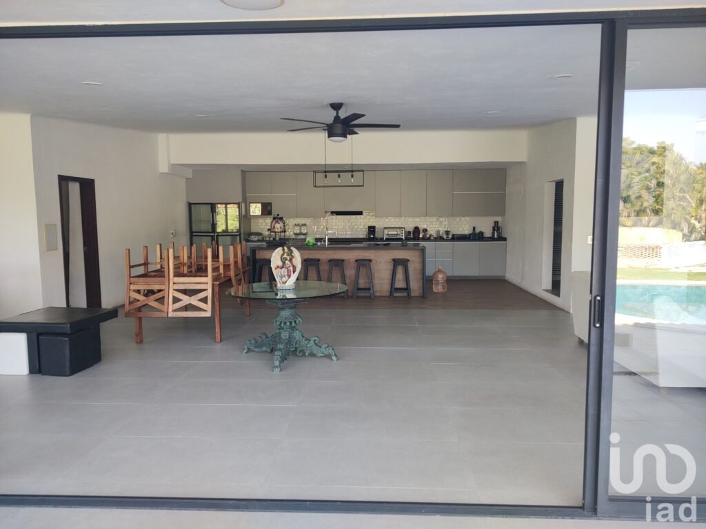 RENTA CASA AMUEBLADA CON SALIDA AL LAGO DE TEQUESQUITENGO