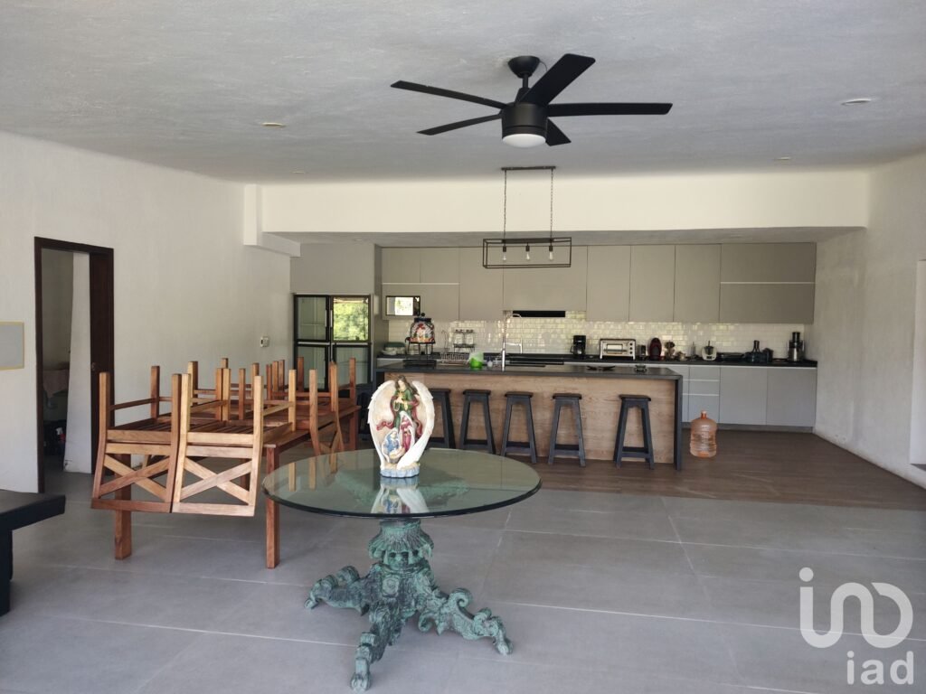 RENTA CASA AMUEBLADA CON SALIDA AL LAGO DE TEQUESQUITENGO