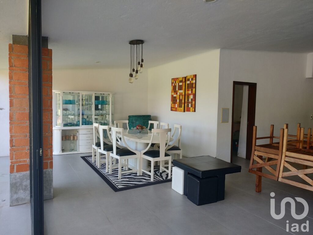 RENTA CASA AMUEBLADA CON SALIDA AL LAGO DE TEQUESQUITENGO