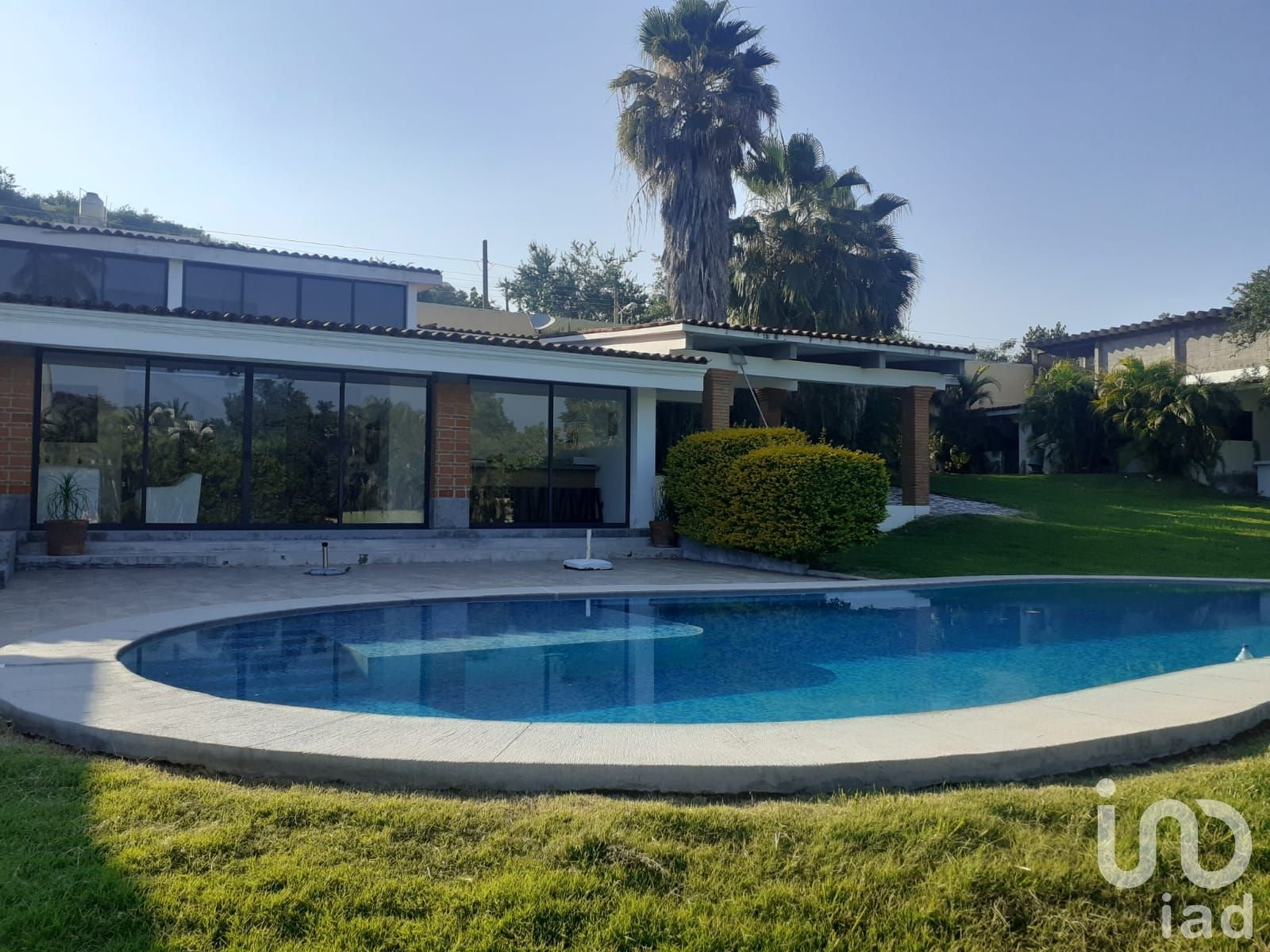 RENTA CASA AMUEBLADA CON SALIDA AL LAGO DE TEQUESQUITENGO