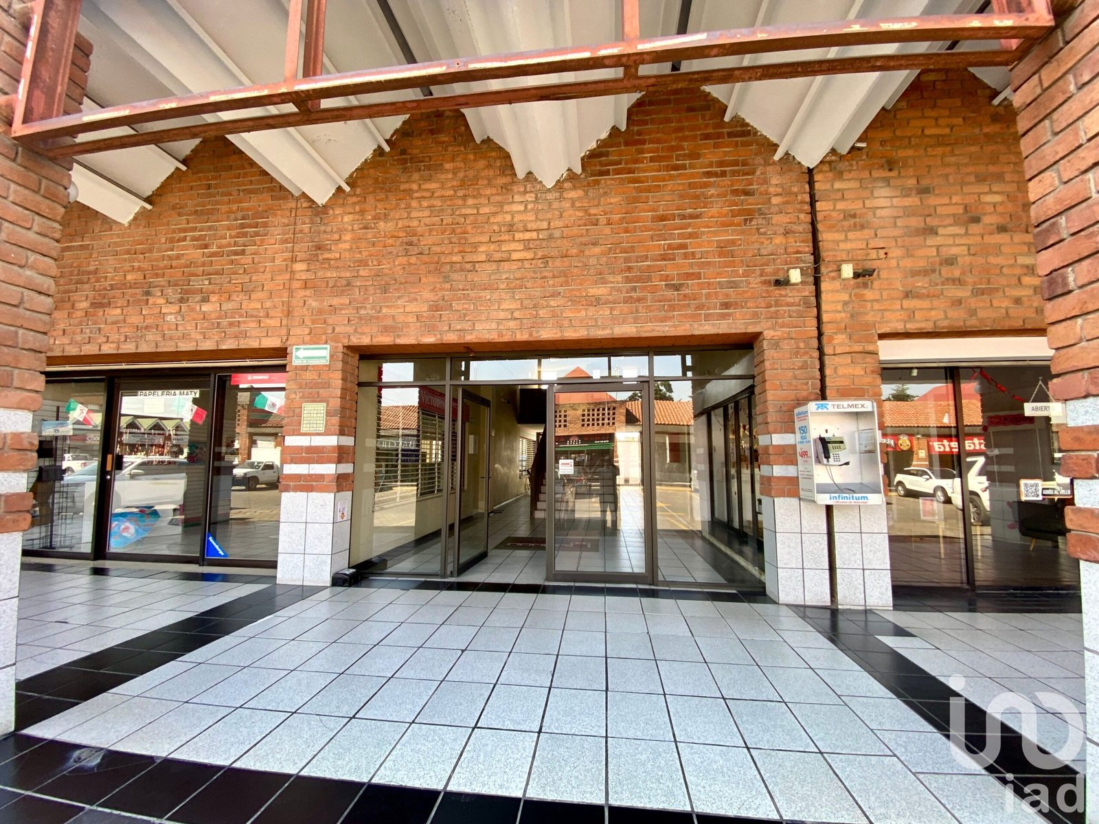 Venta Oficina amplia, bien distribuida y segura en Plaza San Carlos, Metepec, Edo de Mex Venta Oficina amplia, bien distribuida y segura en Plaza San Carlos, Metepec, Edo de Mex