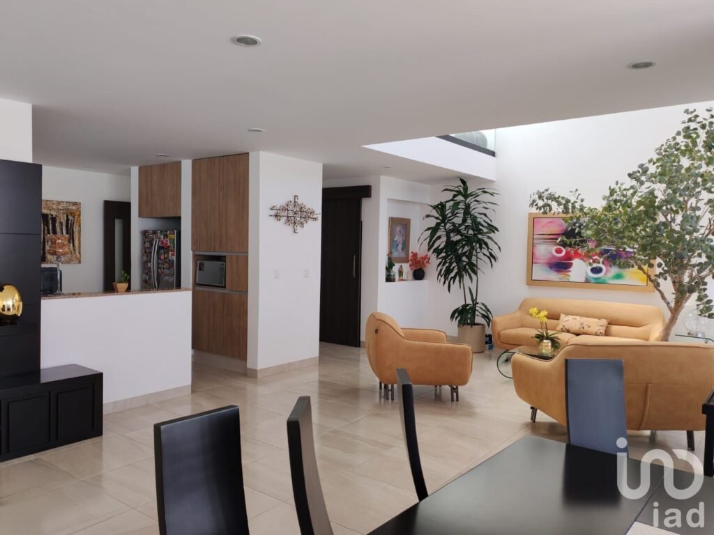 Venta de amplia casa en Hacienda Carlota, Corregidora, Querétaro