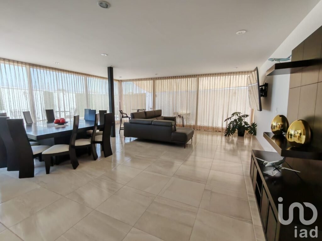 Venta de amplia casa en Hacienda Carlota, Corregidora, Querétaro