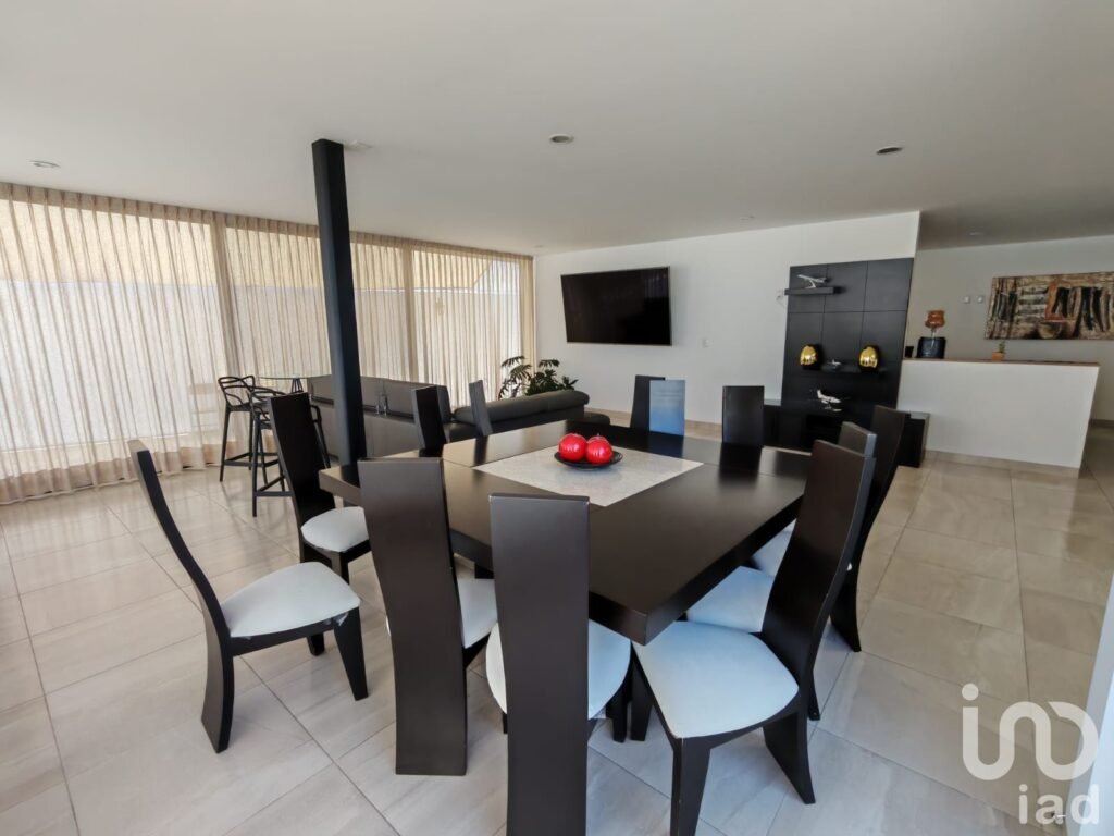 Venta de amplia casa en Hacienda Carlota, Corregidora, Querétaro