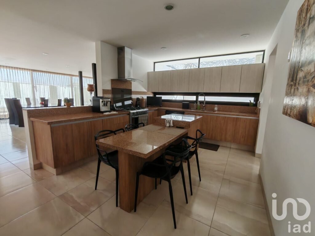 Venta de amplia casa en Hacienda Carlota, Corregidora, Querétaro