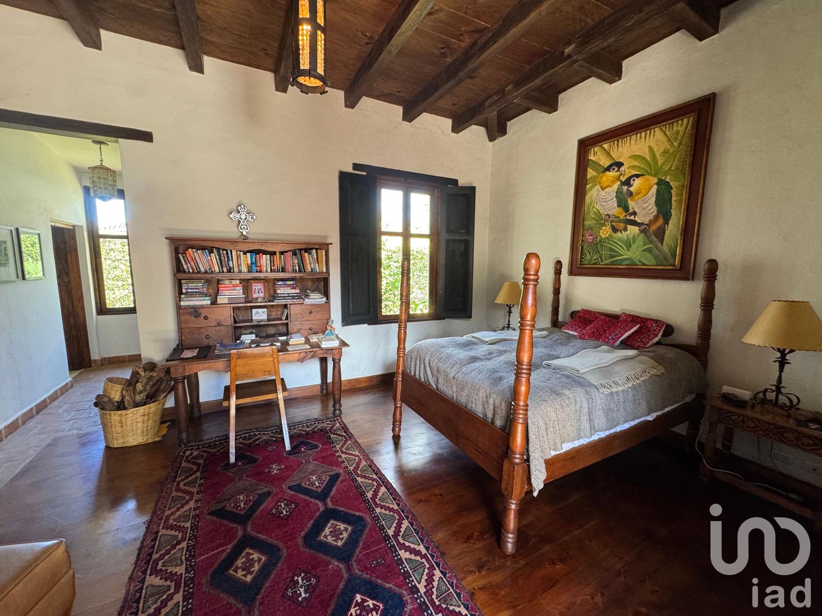 Casa Colonial con Jardín y Chimenea en Ubicación Privilegiada