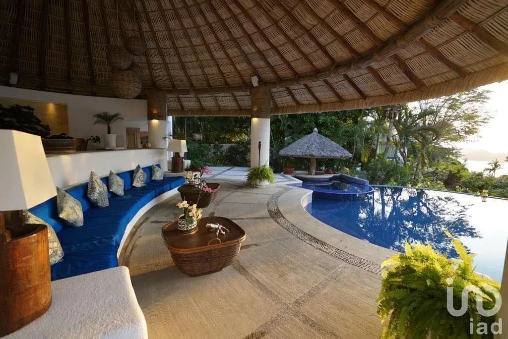 Vistas de Revista, Vida de Lujo: Casa en Venta en Las Brisas, Acapulco.