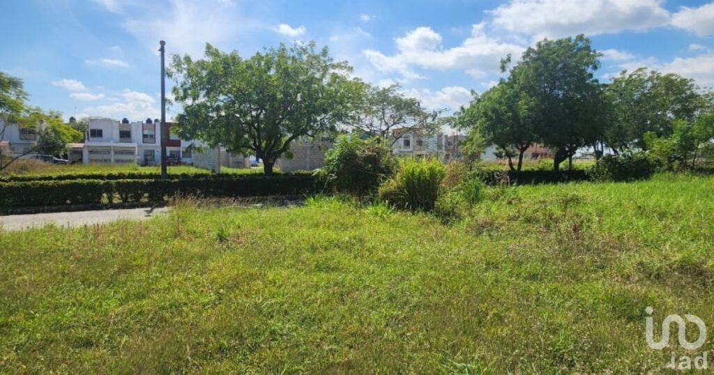 TERRENO HABITACIONAL URBANIZADO EN RESIDENCIAL DEL BOSQUE