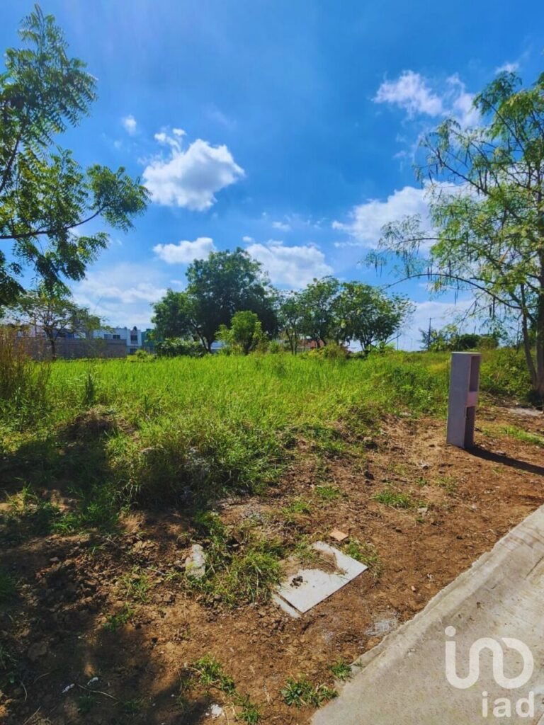 TERRENO HABITACIONAL URBANIZADO EN RESIDENCIAL DEL BOSQUE
