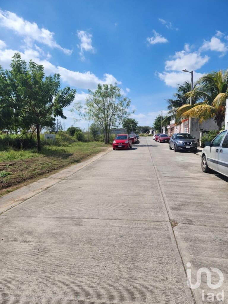 TERRENO HABITACIONAL URBANIZADO EN RESIDENCIAL DEL BOSQUE