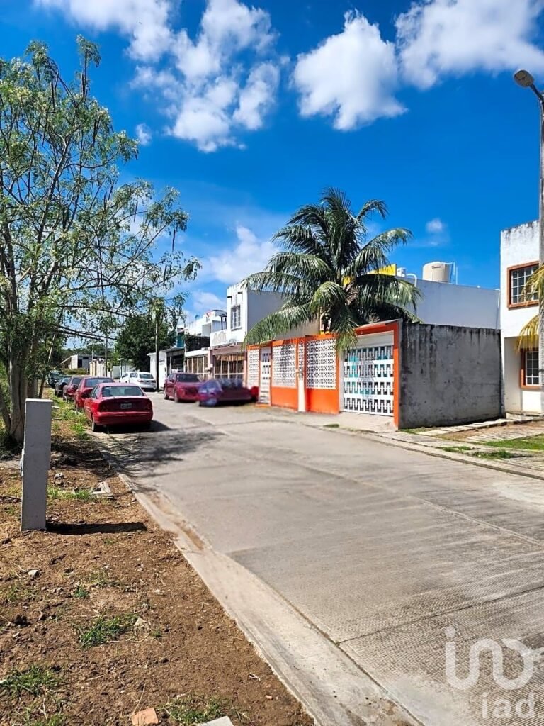TERRENO HABITACIONAL URBANIZADO EN RESIDENCIAL DEL BOSQUE