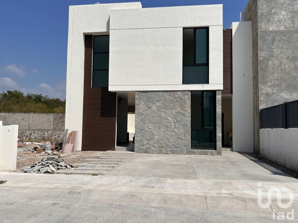 Venta de casa por estrenar en Fracc. La Herradura en Colima con vista a jardín como amenidad