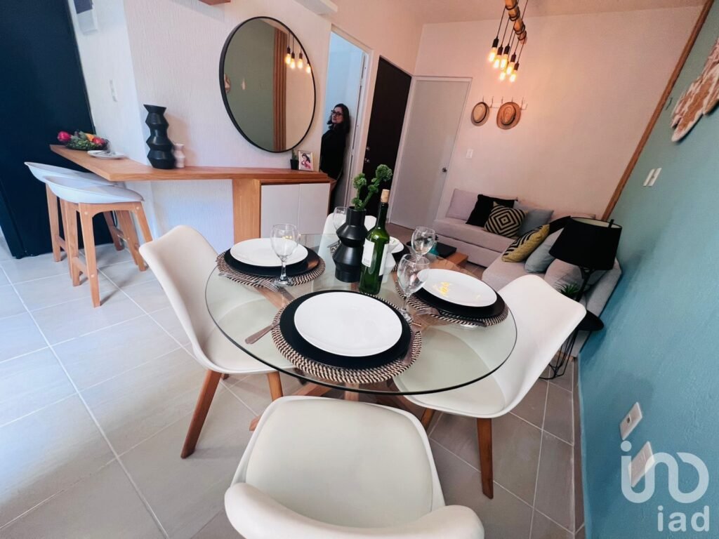 Casa de dos Recámaras en venta en Fraccionamiento cerrado en Supermanzana 249 Cancún Quintana Roo