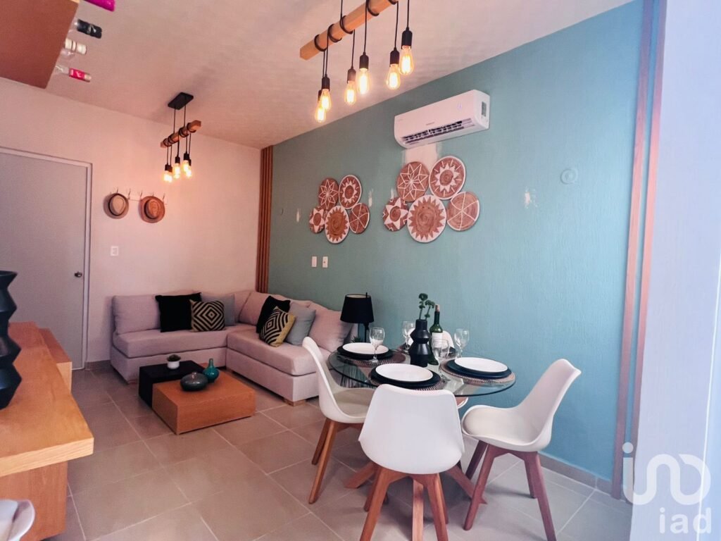 Casa de dos Recámaras en venta en Fraccionamiento cerrado en Supermanzana 249 Cancún Quintana Roo