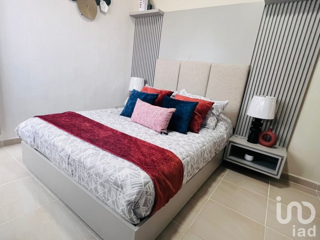 Casa de dos Recámaras en venta en Fraccionamiento cerrado en Supermanzana 249 Cancún Quintana Roo