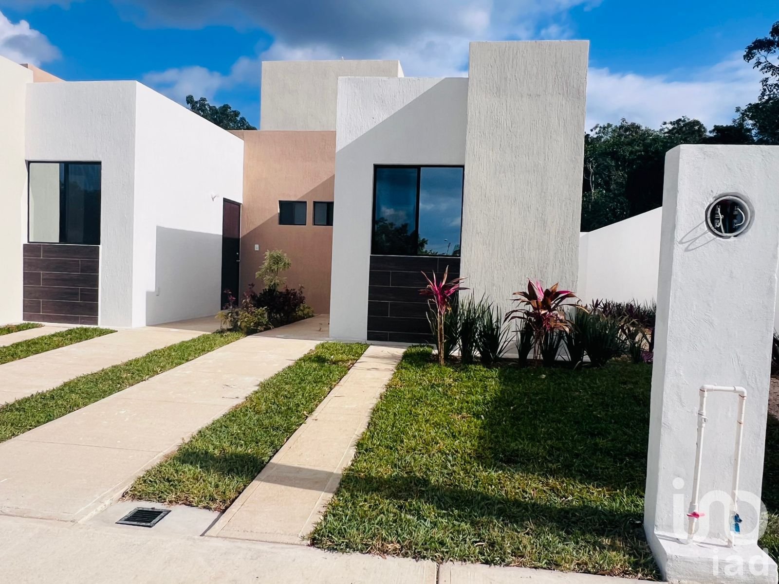 Casa de dos Recámaras en venta en Fraccionamiento cerrado en Supermanzana 249 Cancún Quintana Roo