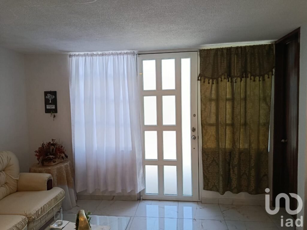 CASA EN VENTA EN COL BUGAMBILIAS, PUEBLA
