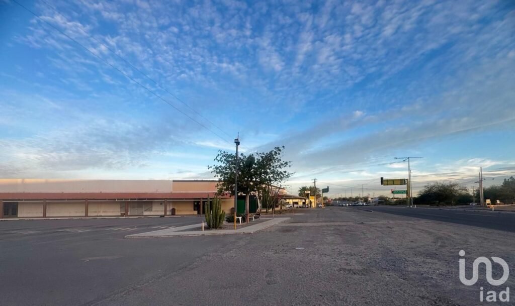 LOCALES EN RENTA – PLAZA COMERCIAL FUTURA