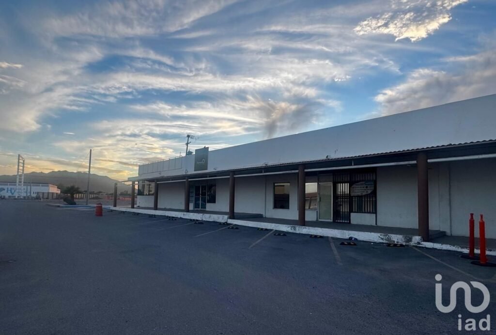 LOCALES EN RENTA – PLAZA COMERCIAL FUTURA