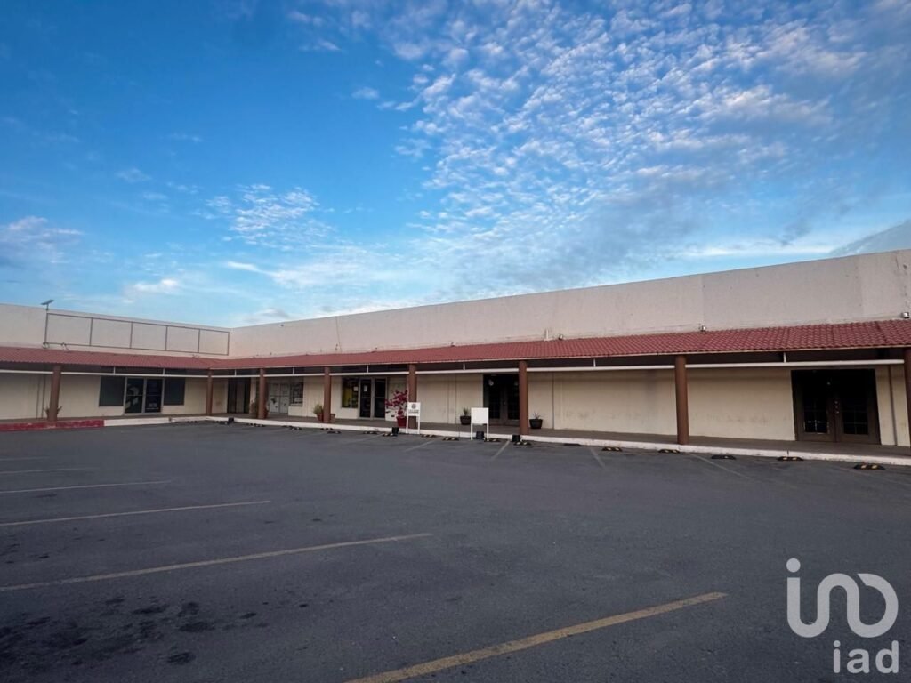 LOCALES EN RENTA – PLAZA COMERCIAL FUTURA